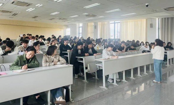 副书记周樱樱