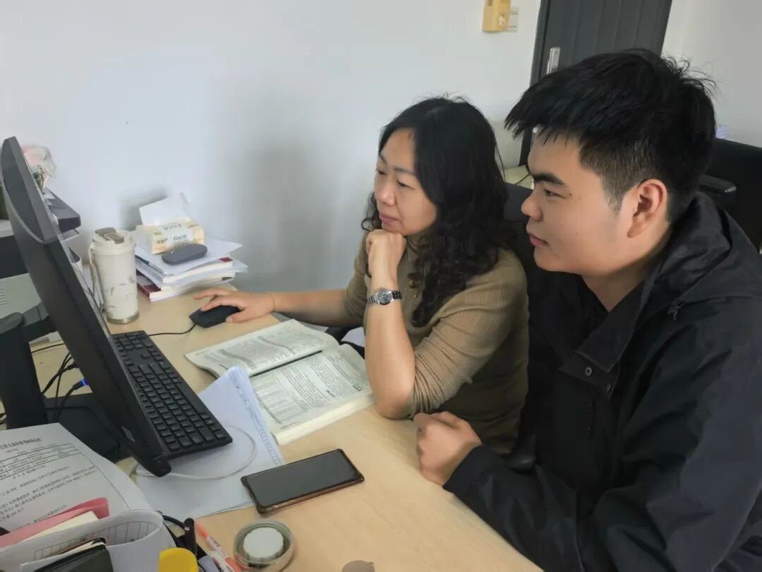 白板等设备和研讨资料一应俱全